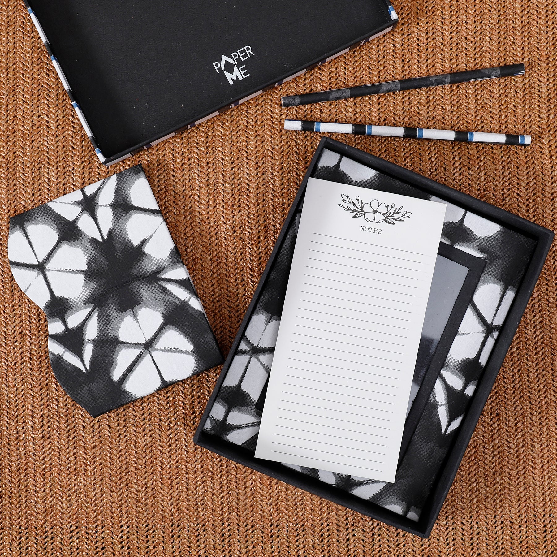 Black & White Desk Essential Set