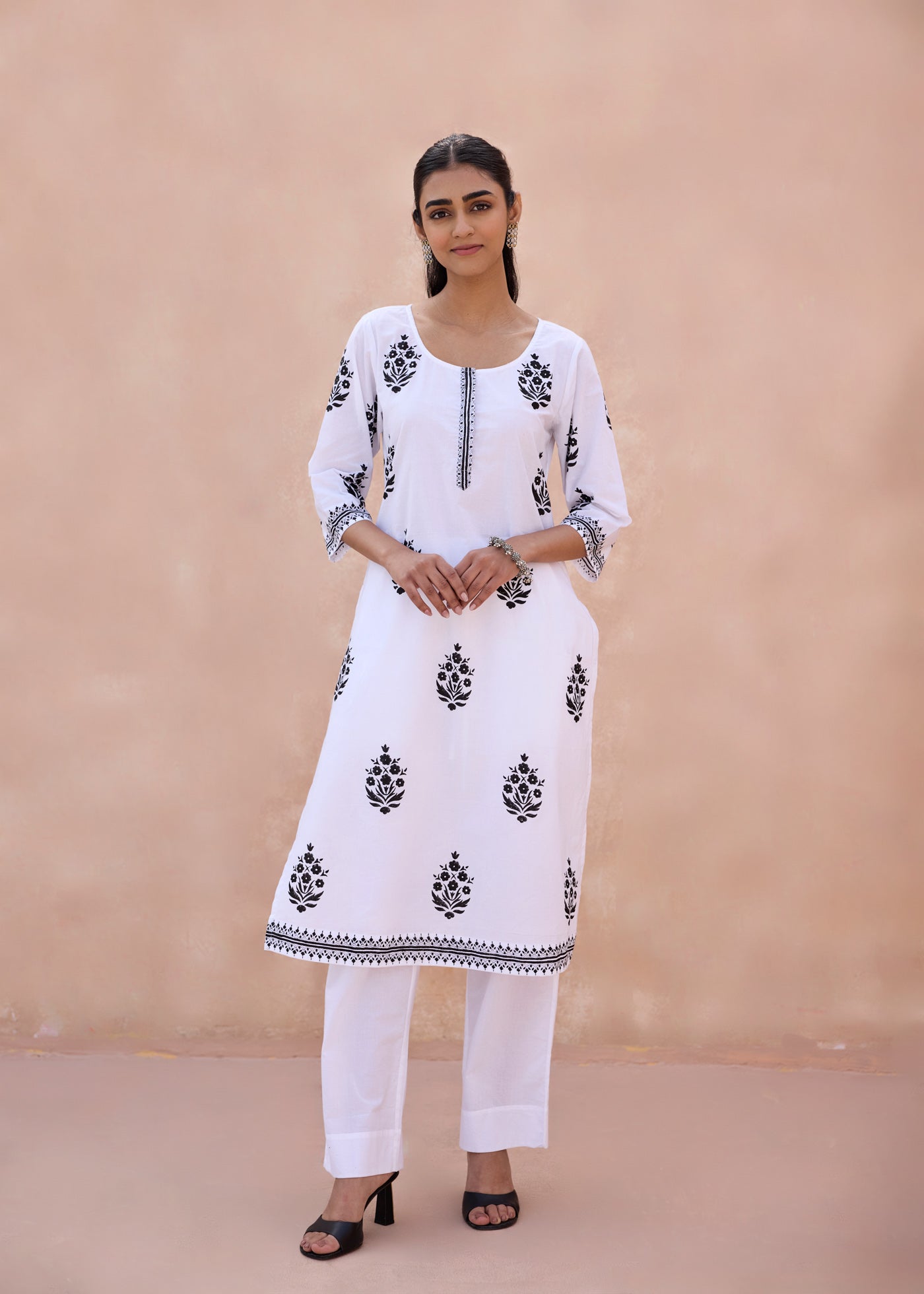 Deep Neck Raagini Kurta - White/Black