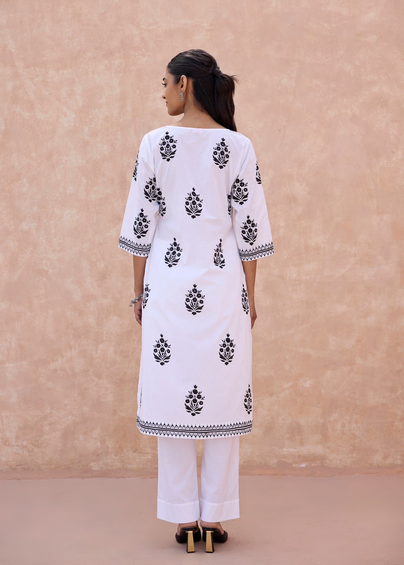 Deep Neck Raagini Kurta - White/Black