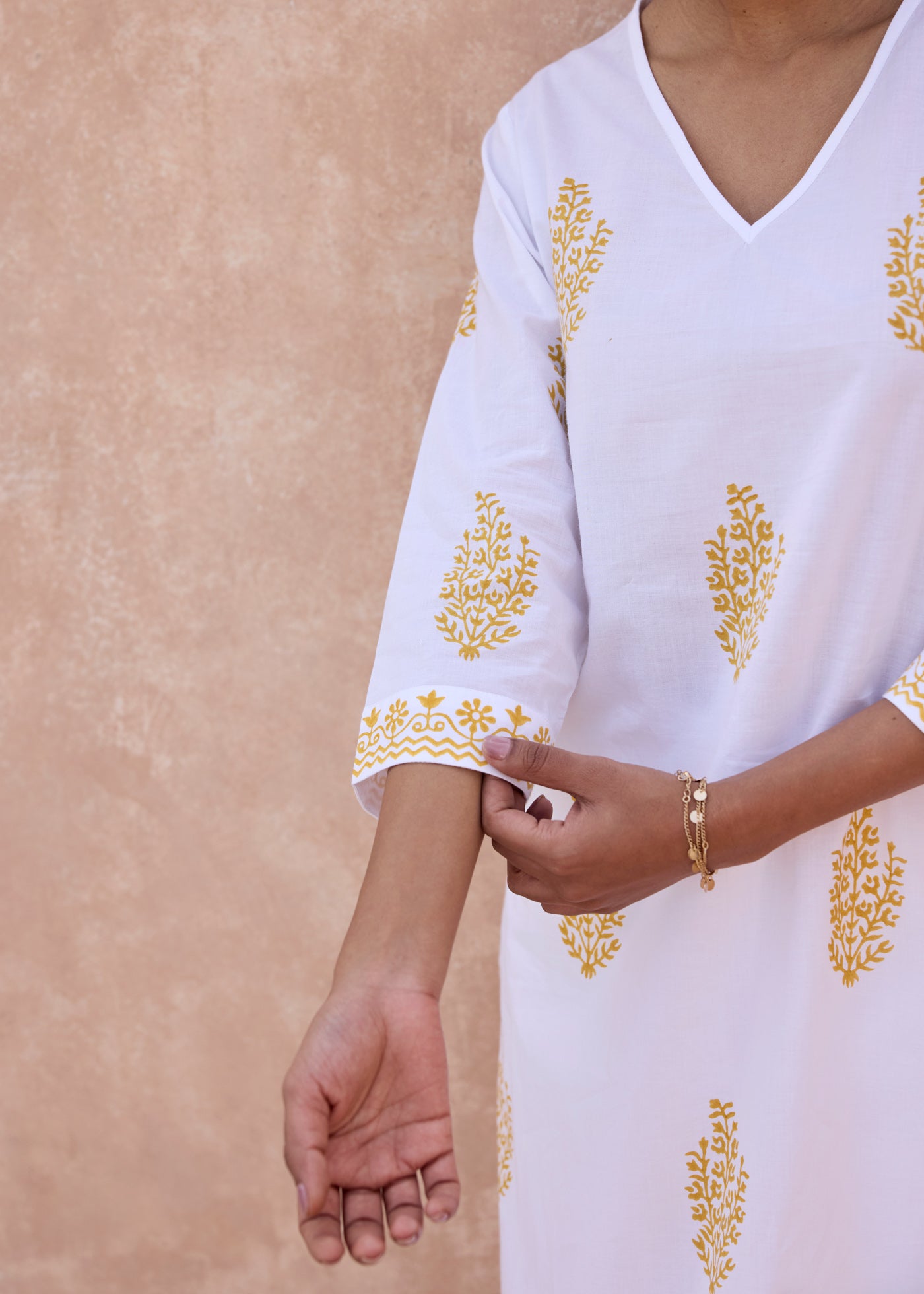 V-Neck Kurta - White/Yellow