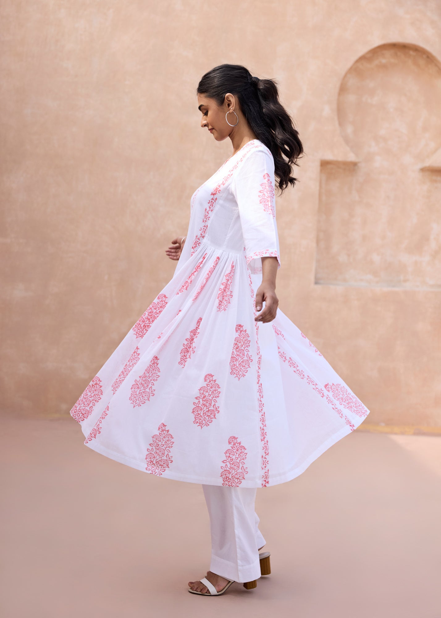 Zinnia Kurta - White/Pink