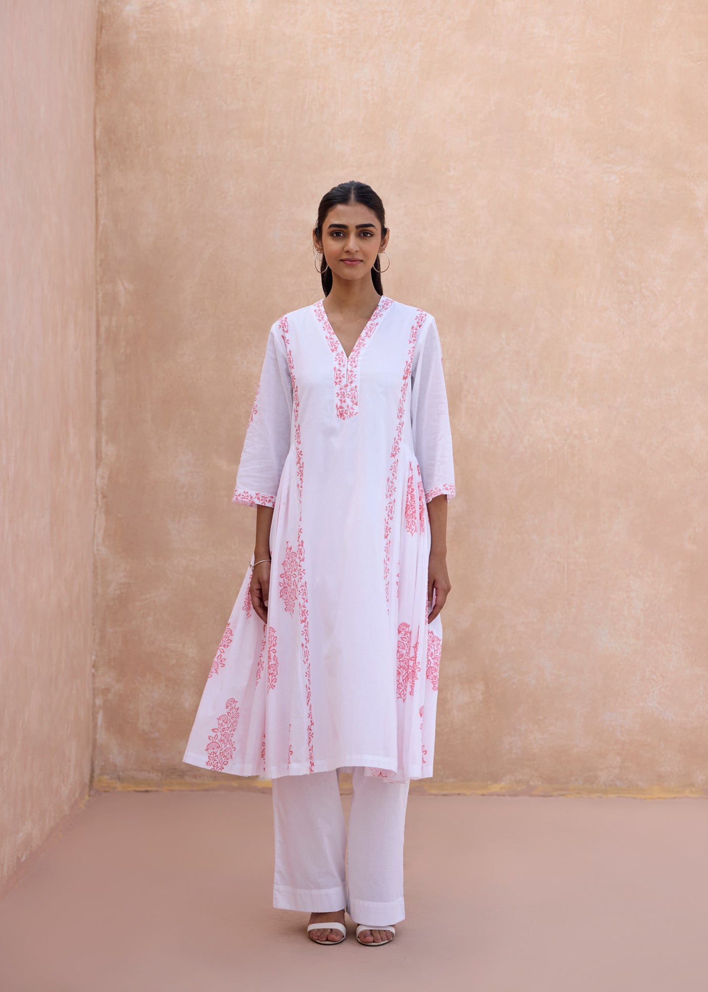 Zinnia Kurta - White/Pink