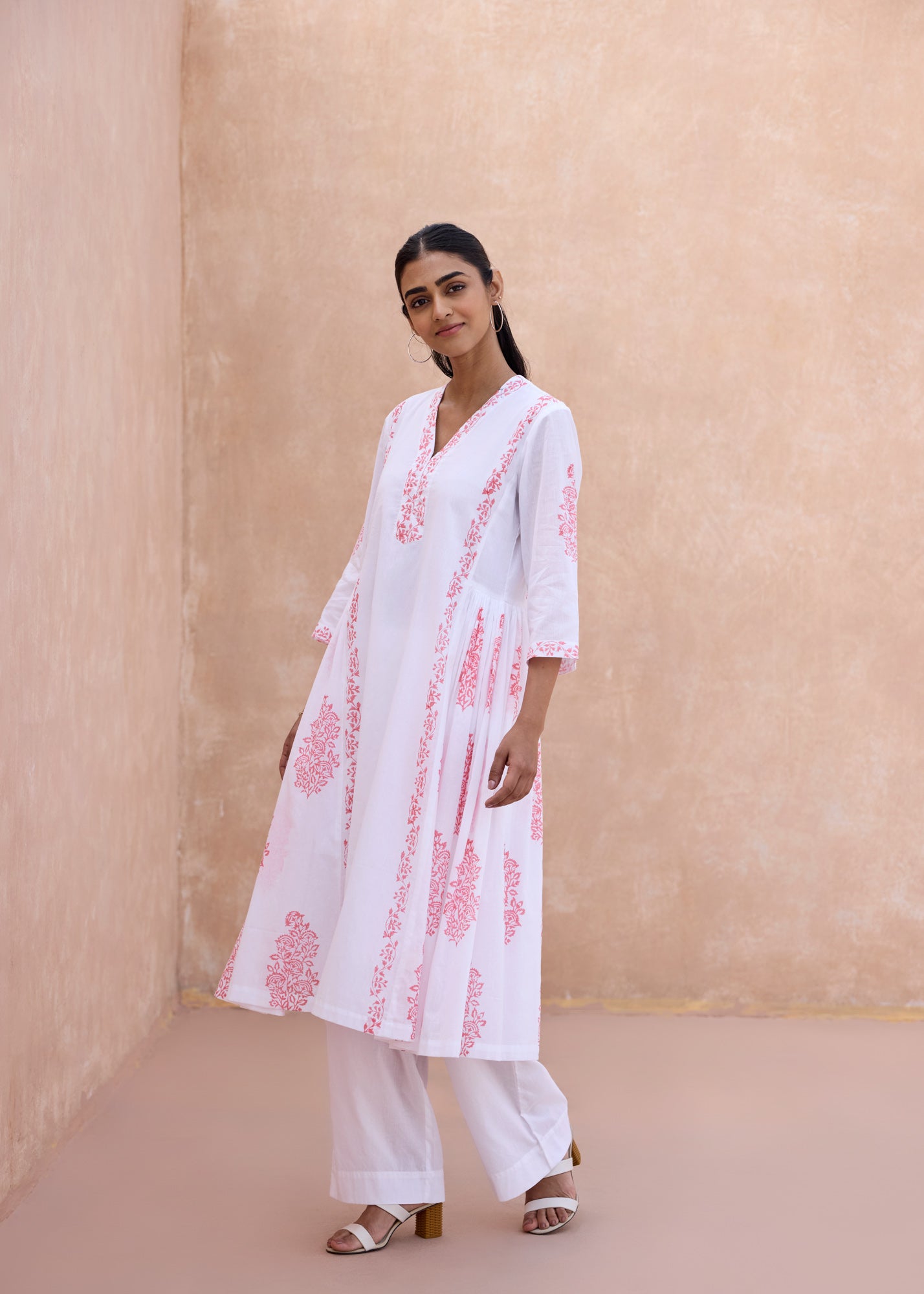 Zinnia Kurta - White/Pink