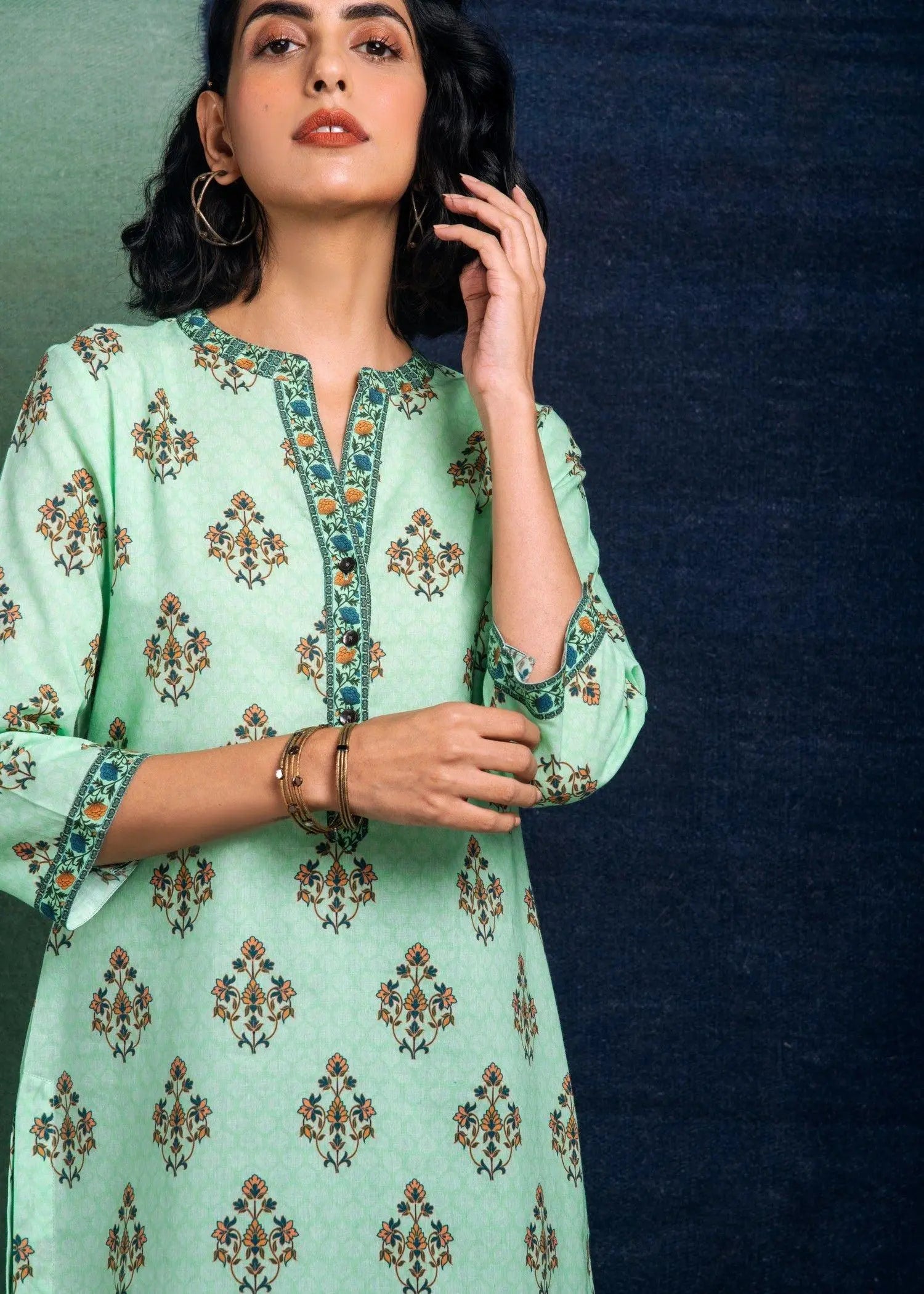 Smriti Green Straight Calf Length Cotton Kurta